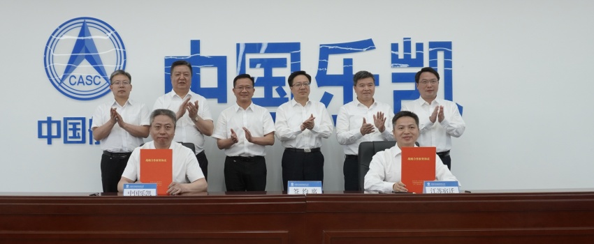 中國(guó)樂(lè)凱與宿遷市簽訂合作協(xié)議 侯景濱、李東會(huì)見宿遷市委書記陳忠偉并共同見證簽約